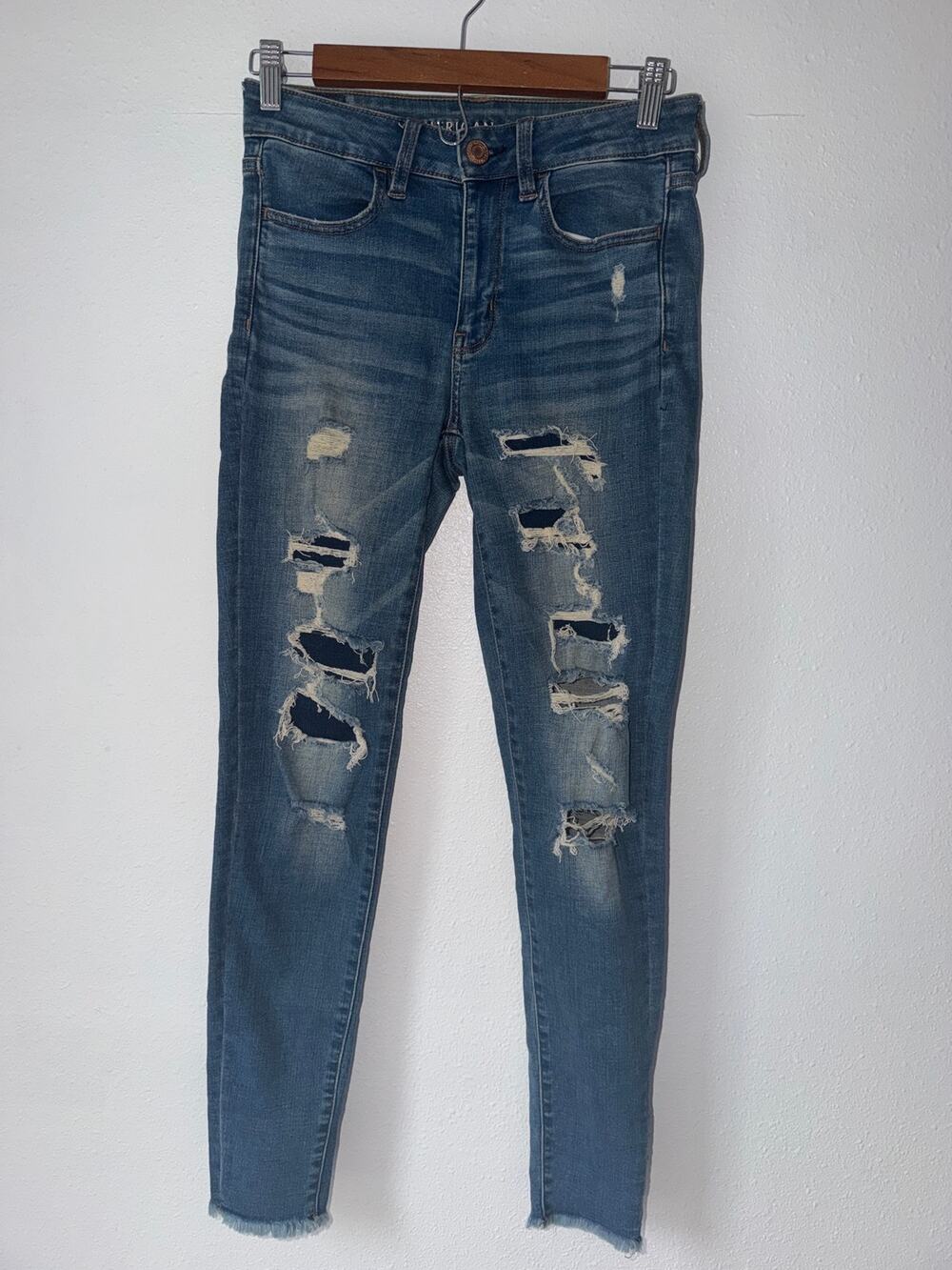 American Eagle Distressed Denim Mid Rise Jeans Women's Size 2 Skinny Jeans Y2K